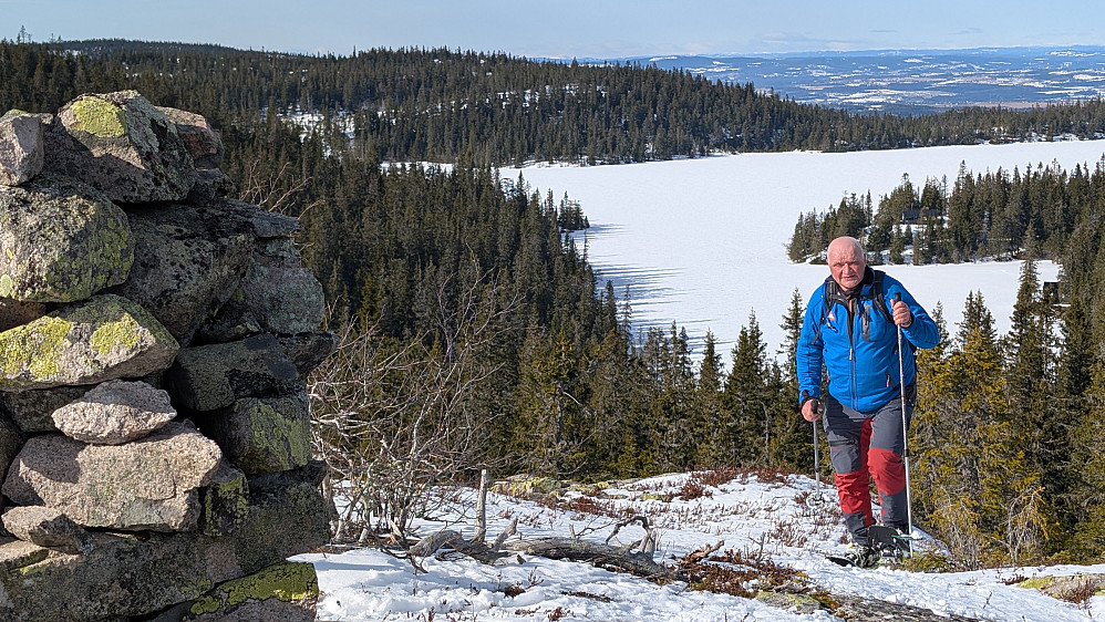 Roger på vei opp mot Fisklauskampen 