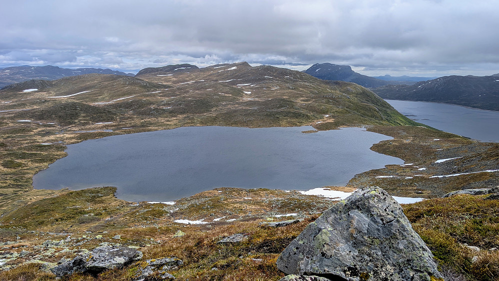 Tilbakeblikk til Systerbottjernet og fjellmassivet jeg har trasket over.