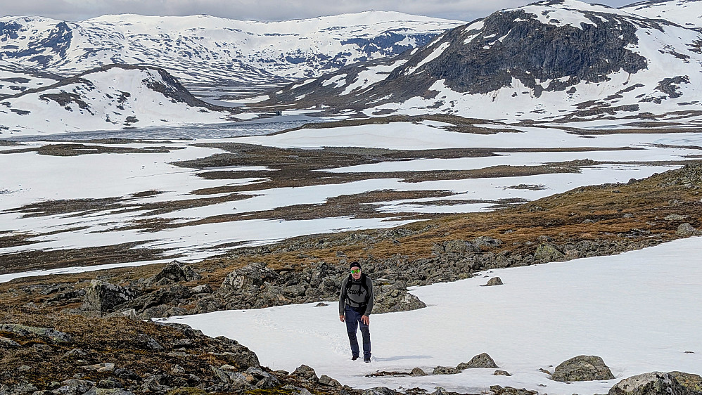 Vi måtte forsere mange større snøfelter idag...ikke så tungt, men støvlene ble våte og kalde. 