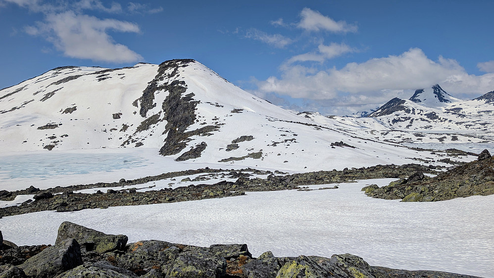 Hev ser  vi snøforholdene mot og opp til Høgbrøthøgda.