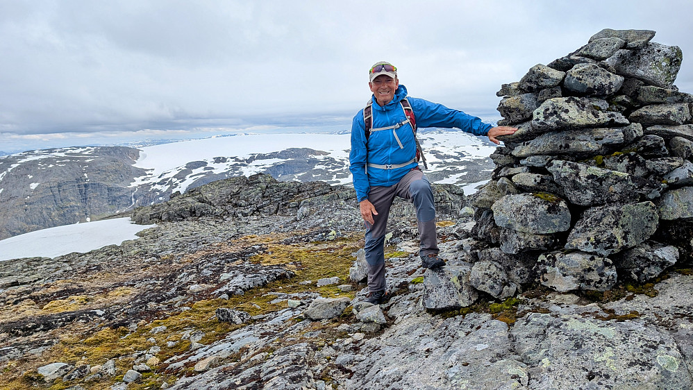 Fresvikbreen bakenfor