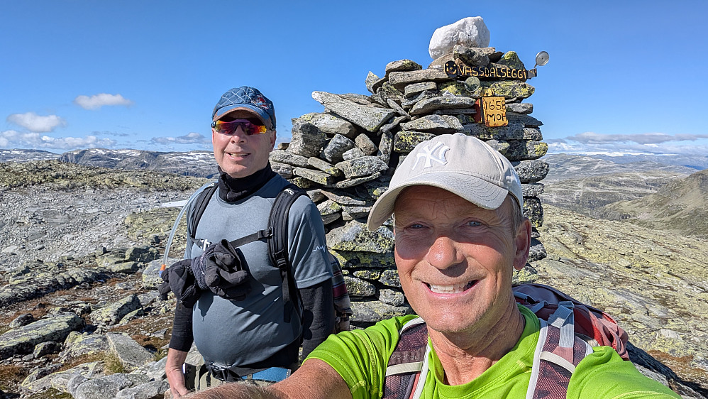 To samlere. Ny fylkestopp i topp vær.