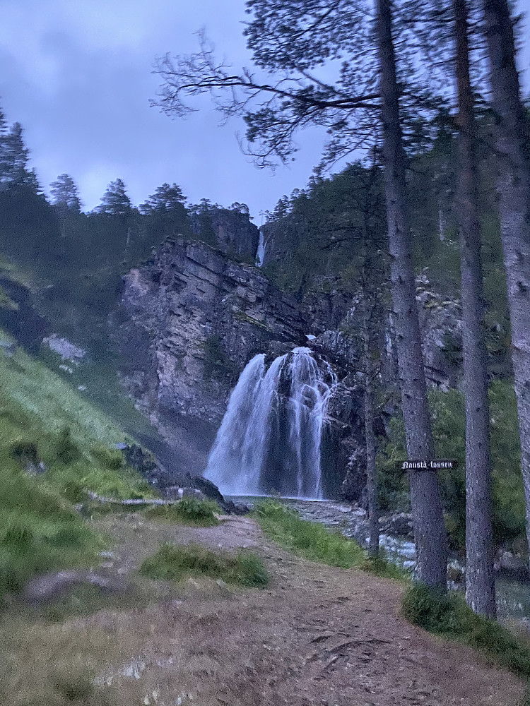Nauståfossen