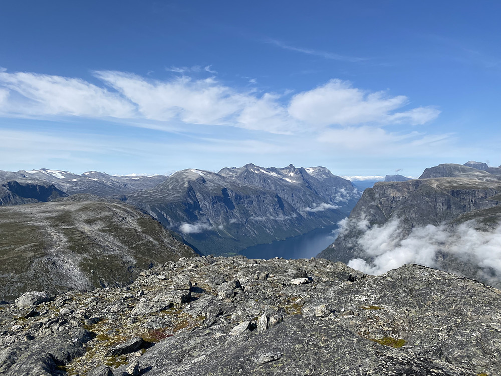 Fra Middagshaugen i retning Eikesdalsvatnet
