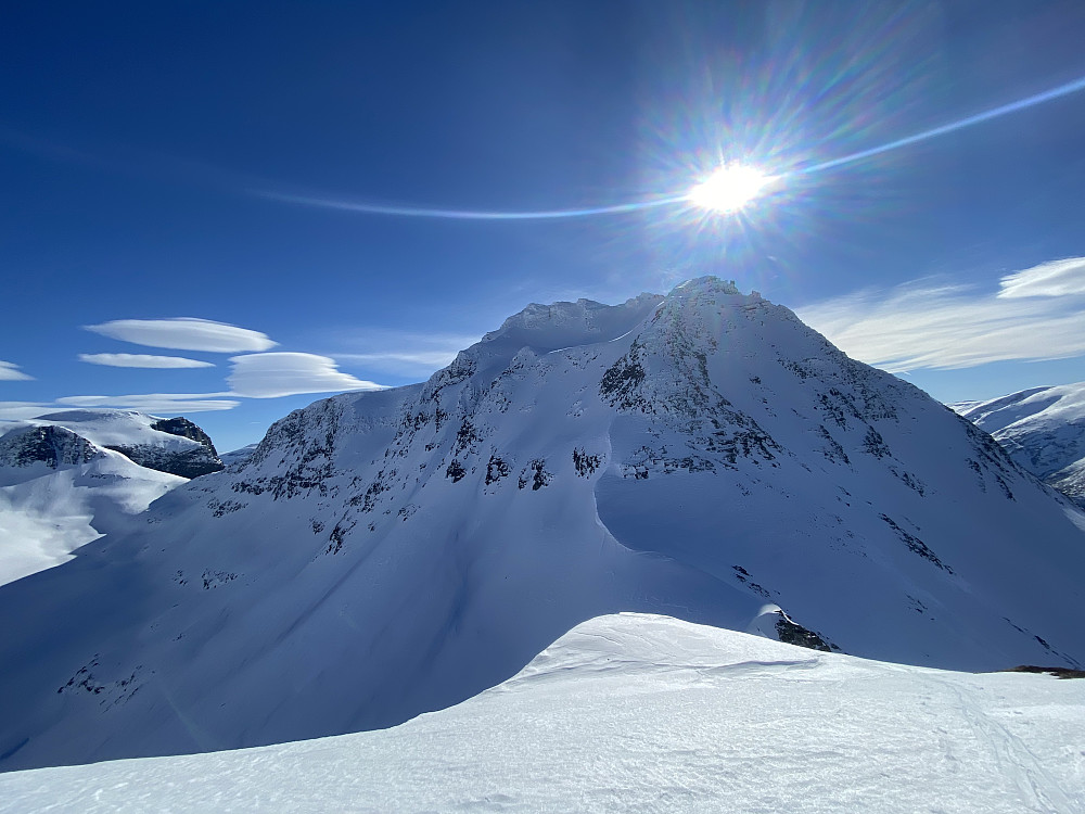 Nordøstsida sett fra oppstigninga til Tussdalsnebba.