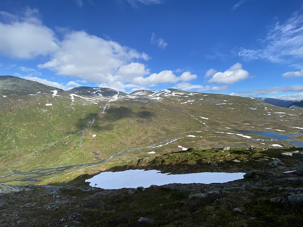 Hyttdalen og de tre Storlifjelltoppene sett fra oppstigninga til Spikltjønnknubben