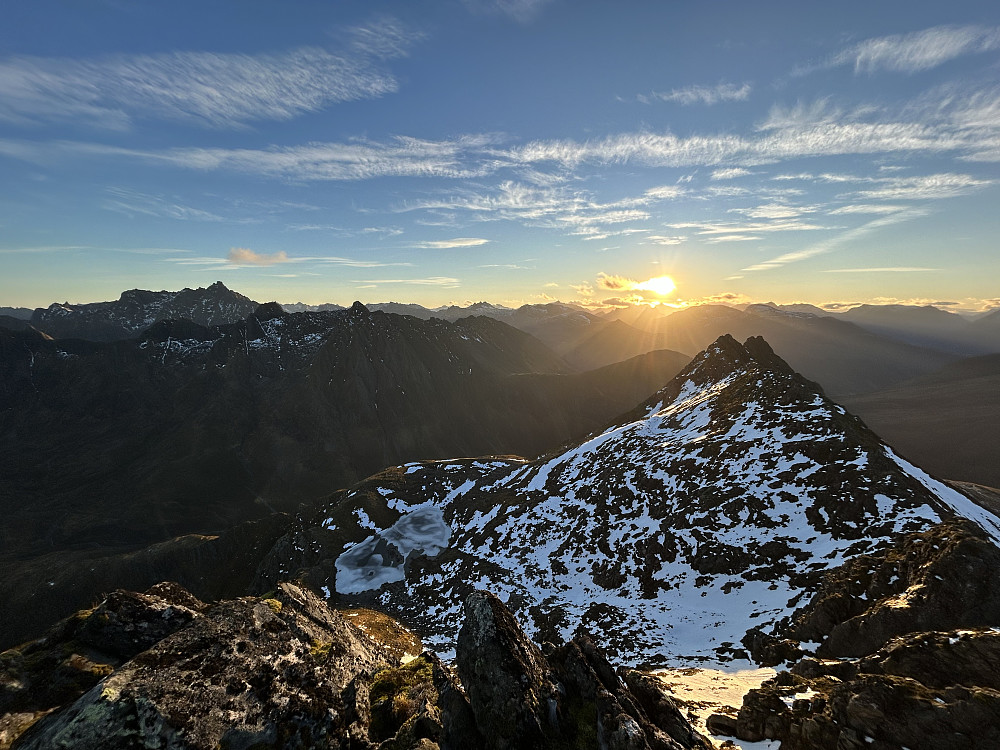 Skitnefonnegga og Bukkedalstinden