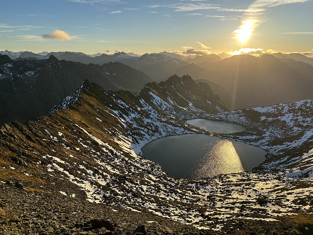 Skittnfonnstinden og Bukkedalstinden