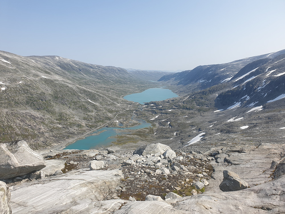 Utsikt mot Langevatnet og Gamle Strynefjellsvegen.