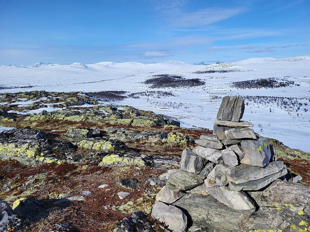 Fin utsikt frå Brentfjellet. Store Sølnkletten lurer i bakgrunnen.