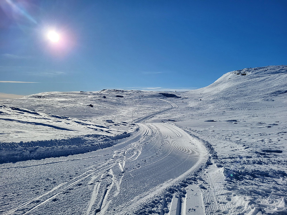 Då er eg komen ned til Skardbua, her var det lunt! Fint tilbakeblikk mot der eg kom ifrå.