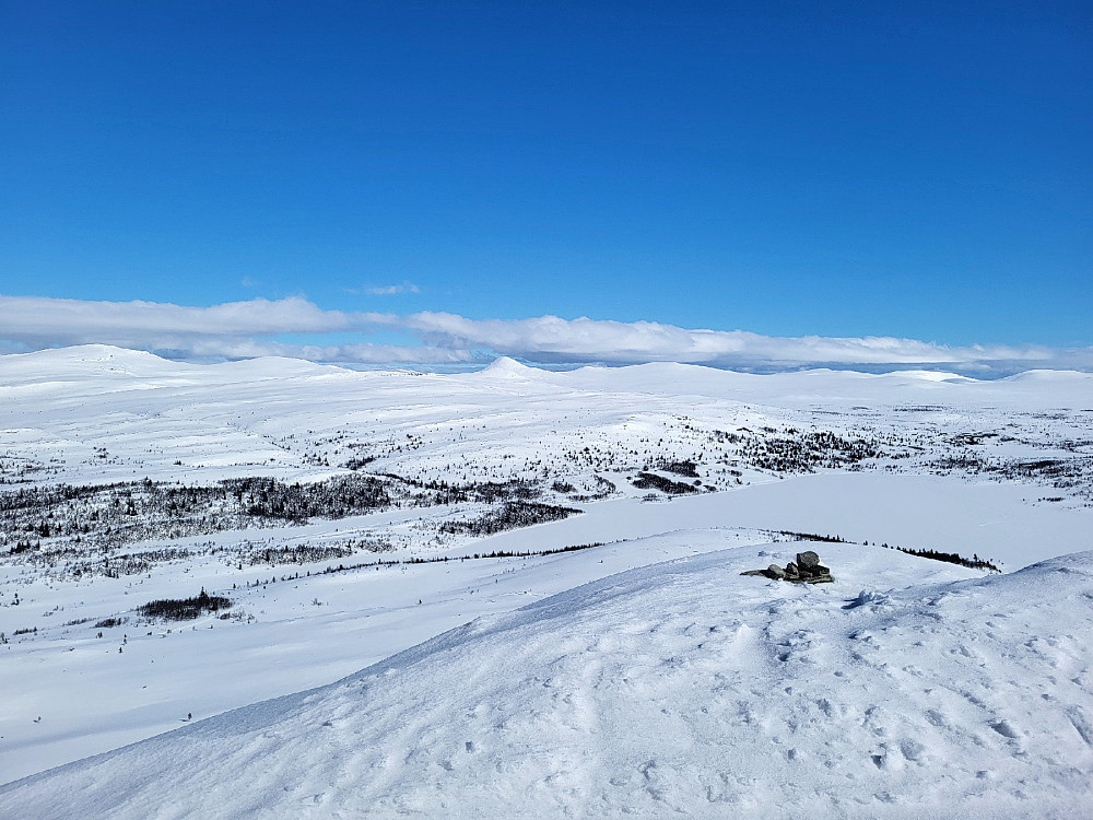 På toppen med utsikt mot Venabygdsfjellet