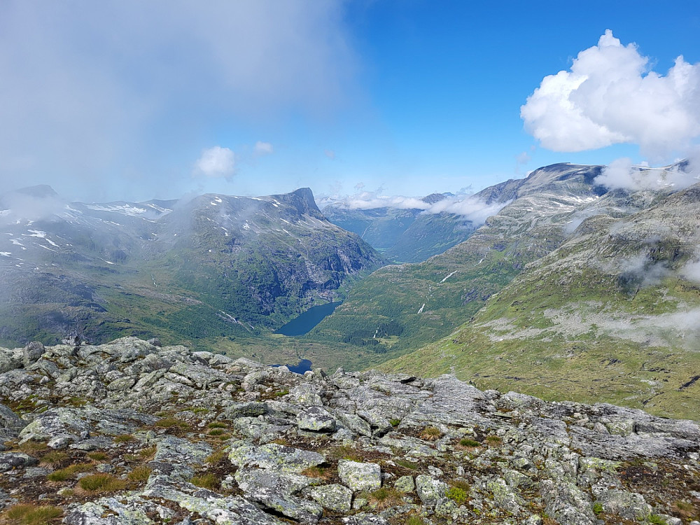 Frå toppen mot Stigholvatnet, Vollset, Sunnmøre m.m.