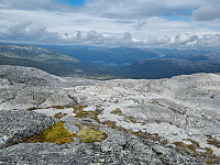 1268. På toppen. Utsikt nedover Brandsetdalen. Siste biten opp her gikk på fast fjell og grus. Endelig!