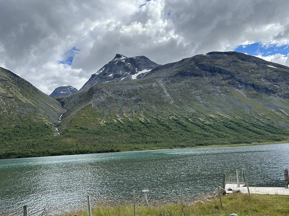 Sånn ser Nordre Svartdalspiggen ut dagen før, på en fin turdag. Dagen etter skulle det bli adskillig gråere!