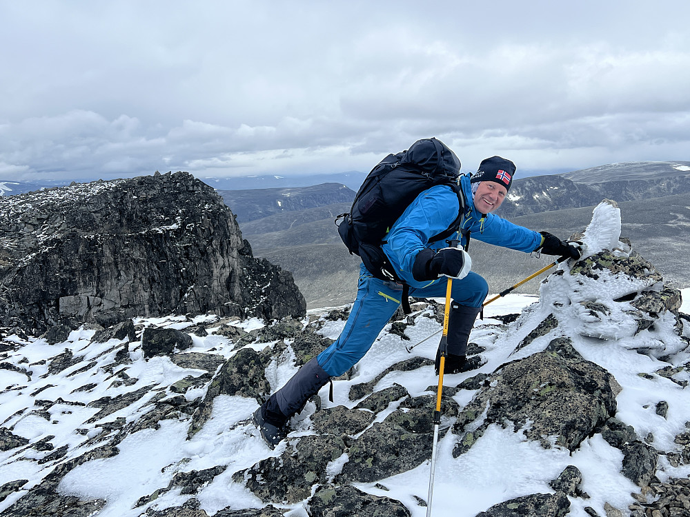 Jan-Trygve med et obligatorisk klapp på varden, dermed var sekundærtopp nr 2 også trygt inne på lista. Topp nr 1 rett i bakgrunnen.
