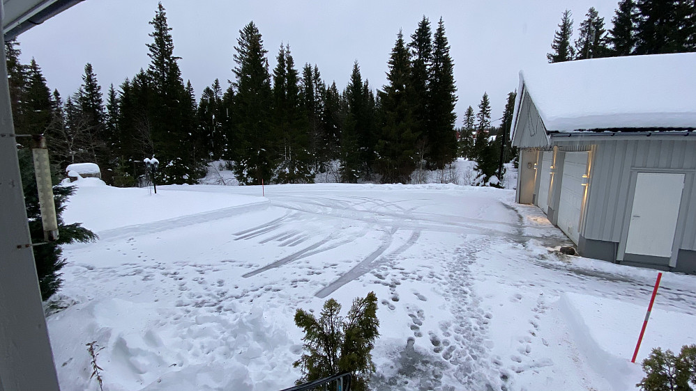 Får se hvor mye snø som er igjen i morgen (bilde her ons. 12/1 - kl.10:25)