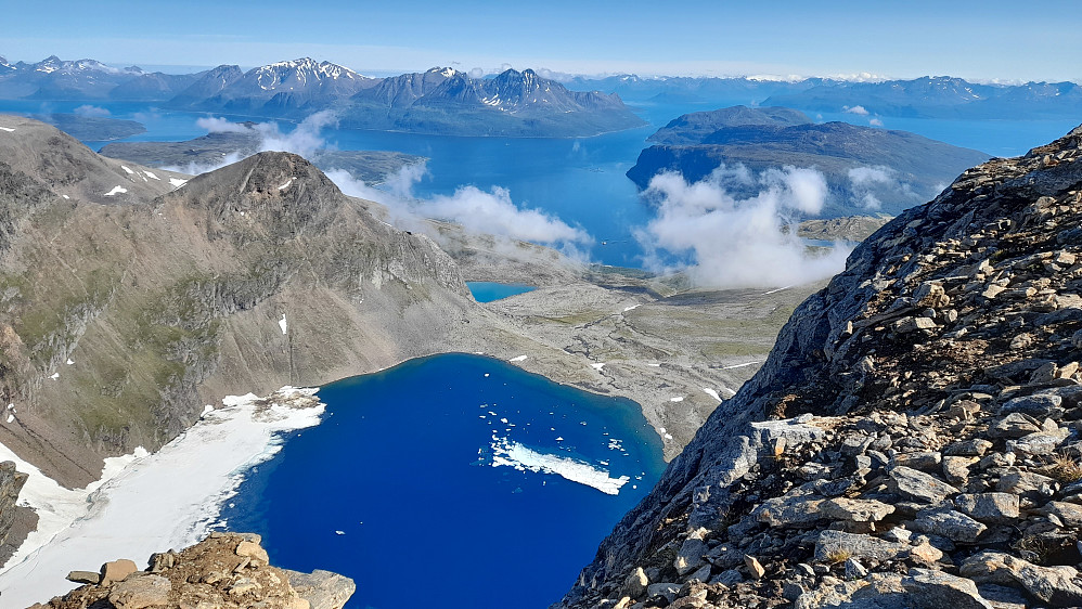 Hadde jeg kunnet spille fløyte skulle jeg tatt den med meg opp hit og spilt Nightwishs "Kuolema Tekee Taiteilijan" utover landskapet...