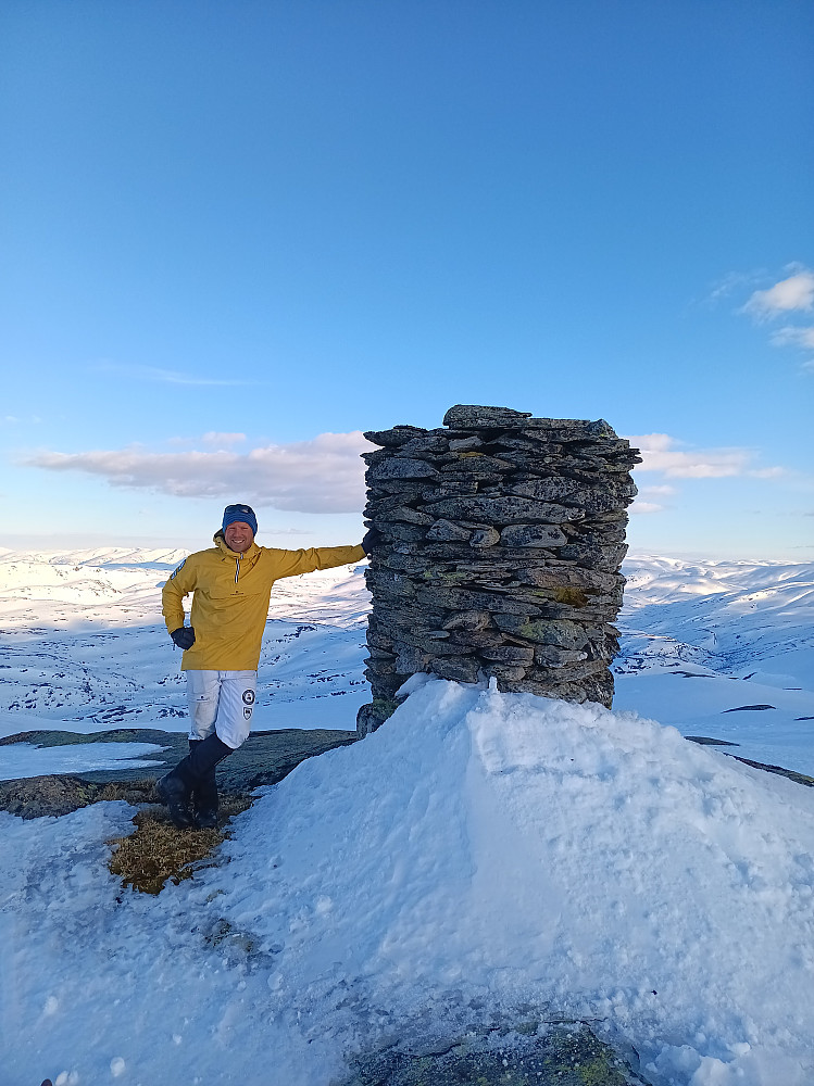 Endre fornøyd på toppen av Blyfjell.