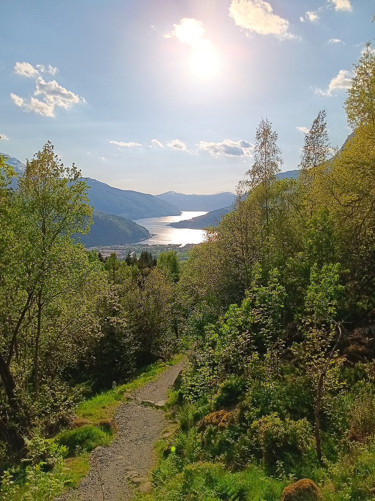 Det er fortsatt pent vær i lavlandet lenger vest...