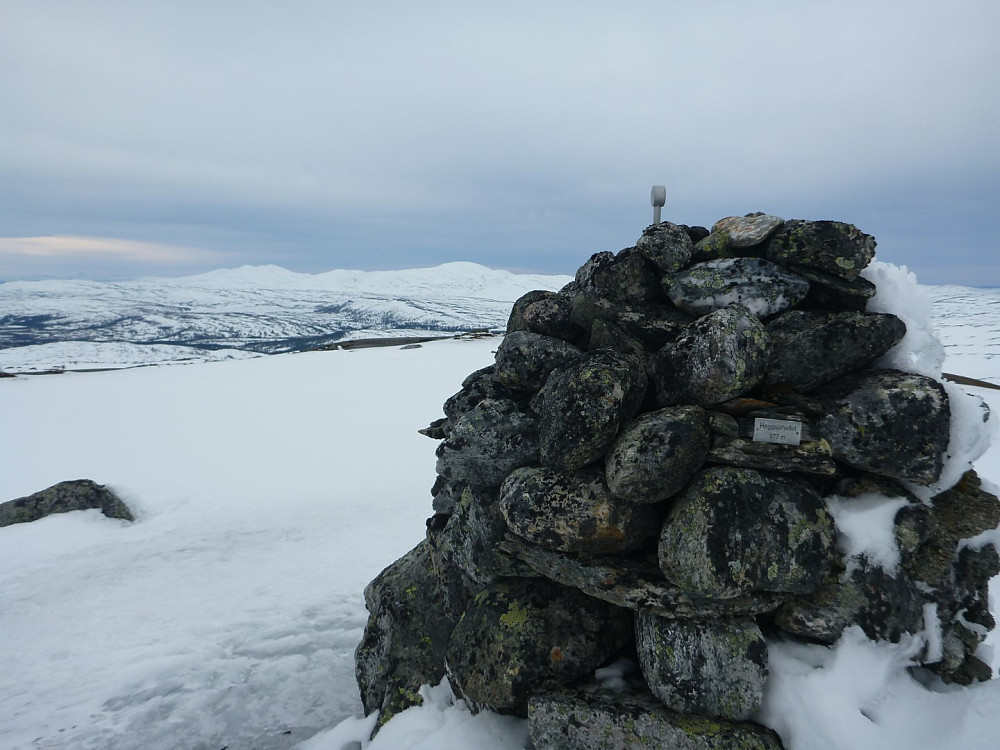 Hekksjøfjellet (Laedteke) med Sjækerhatten og Løysmundhatten i bakgrunnen