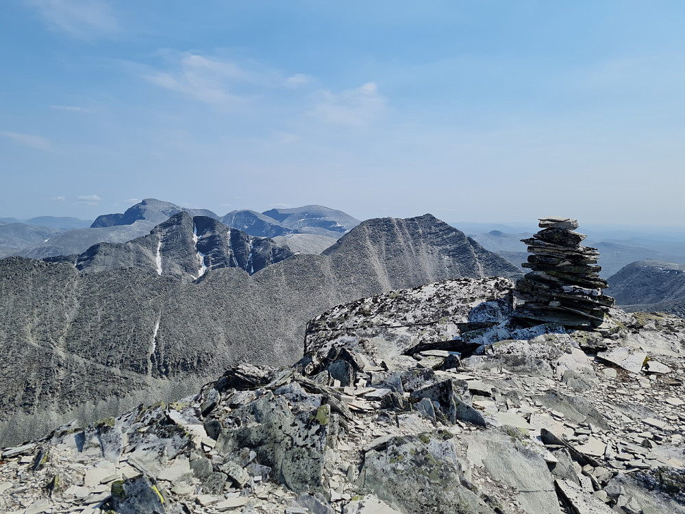 På toppunktet Sør for Trolltinden 1962 moh