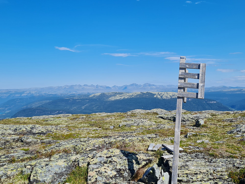 På Nordre Silikampen, mot Rondane