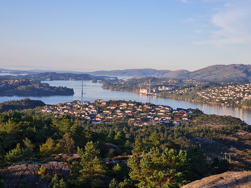 På Folleseåsen, mot Sotrabrua
