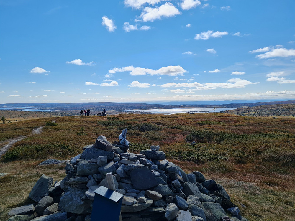 På Hitfjell, mot Reinsvatnet