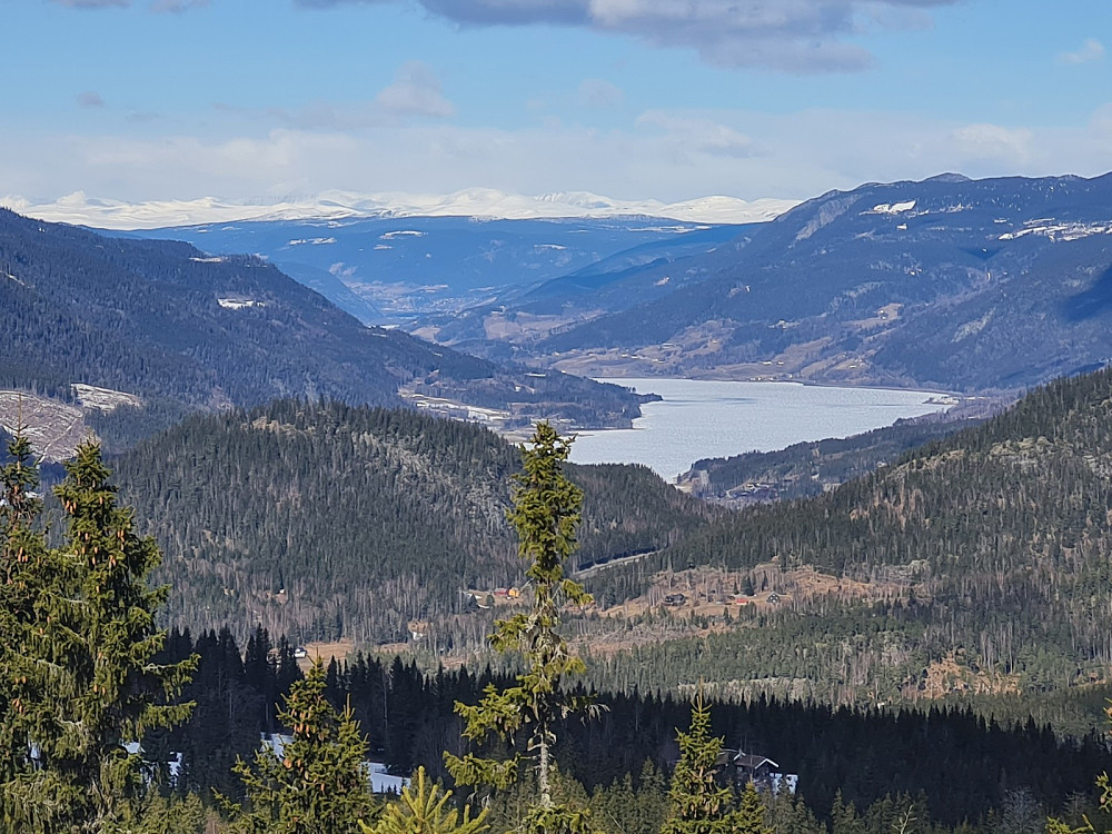 Utsikt fra Tempelberget, Vardkampen ved Tretten i forgrunnen