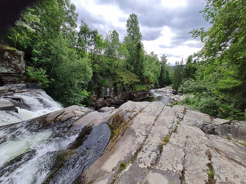 På oversiden av Liesfossen