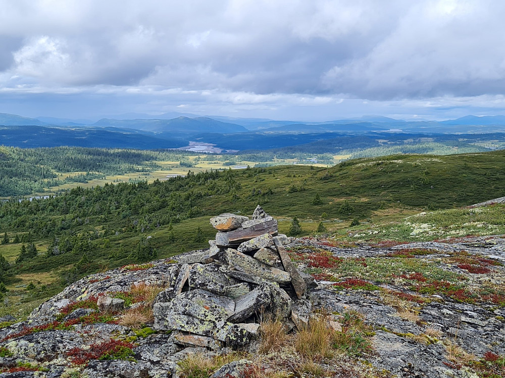 Hindalsfjellet, mot et nedtappet Dokkfløyvann
