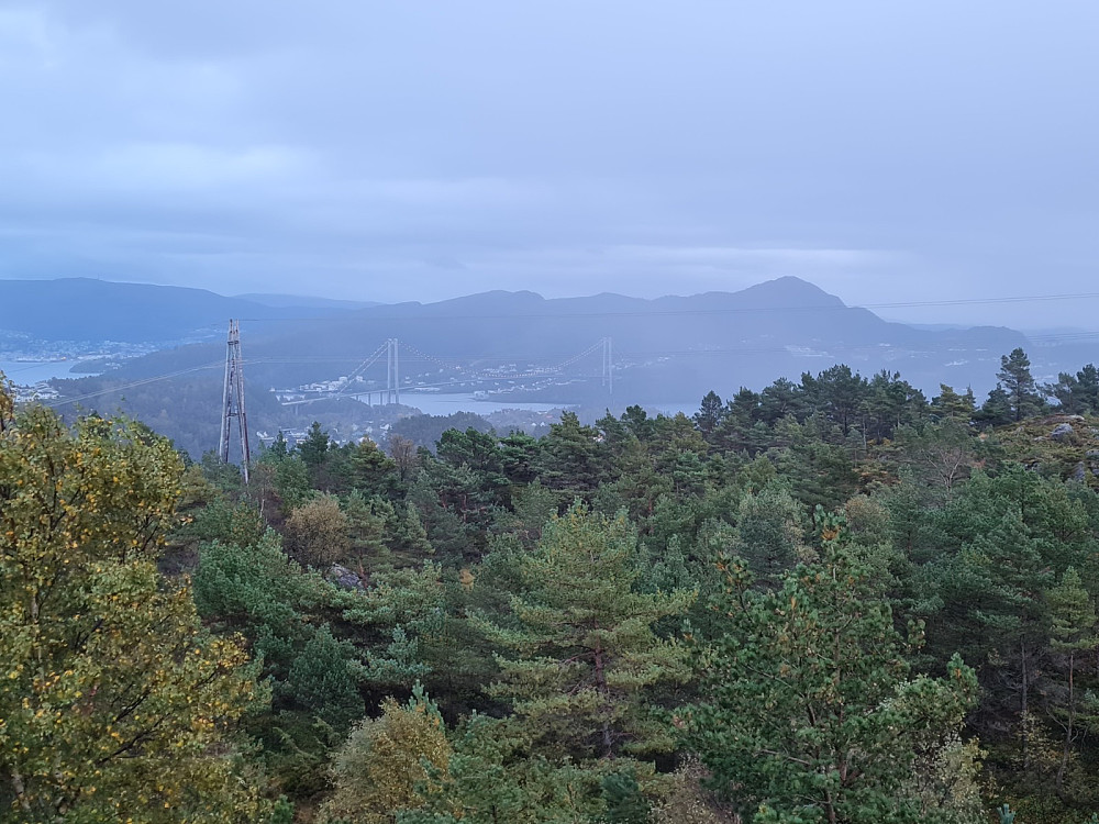 På Brenneklubben, mot Askøybrua og Lyderhorn