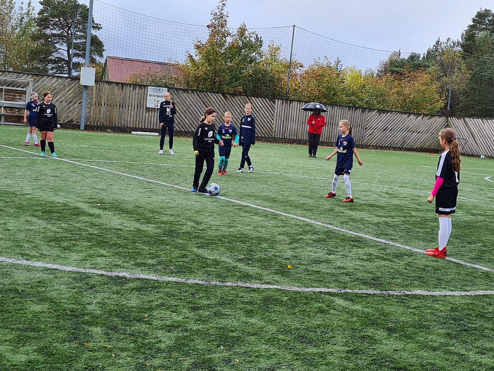Mia på fotballkamp