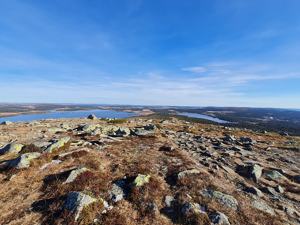 På Nevelfjell, mot Reinsvatnet og Nevelvatnet