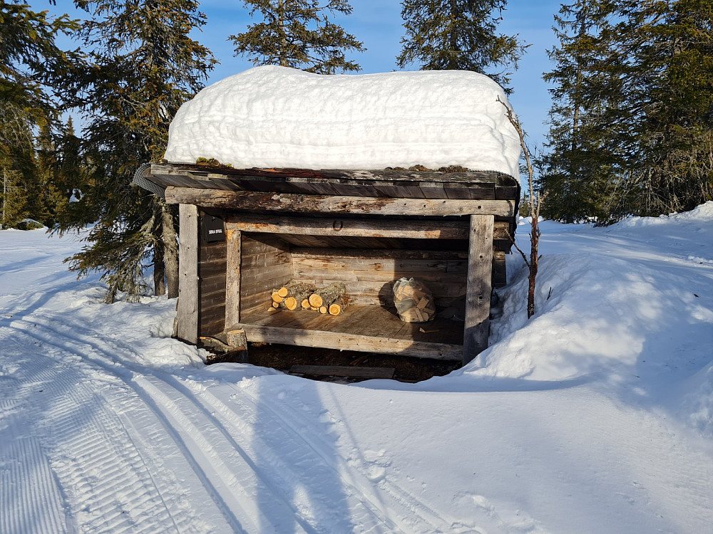 Demmtjernet gapahuk