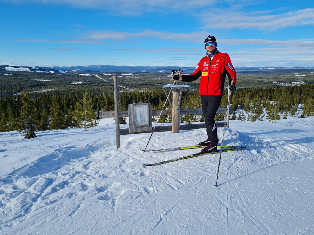 Sikteskive og fin utsikt fra Brattberget nord