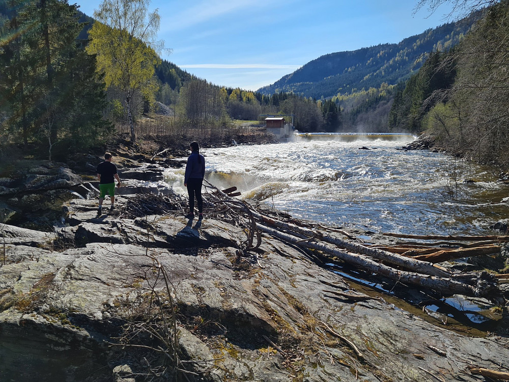 Her kaster Jøra seg utfor Holsfossen