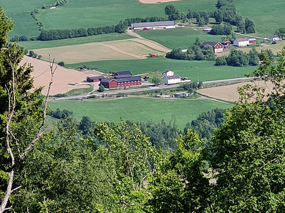 Flugstad, Hauge til høyre