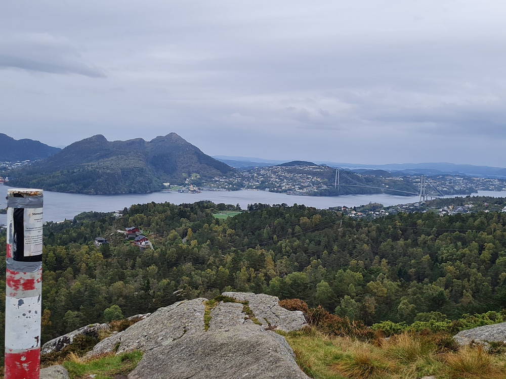 På Storevarden, Lyderhorn midt i bildet