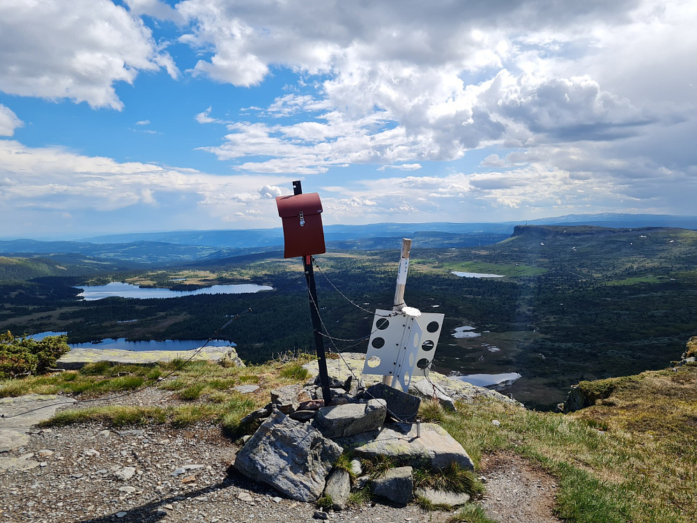 Østre Bånseterkampen, Sjøsetervatnet, Hjerttjernet og Skeikampen