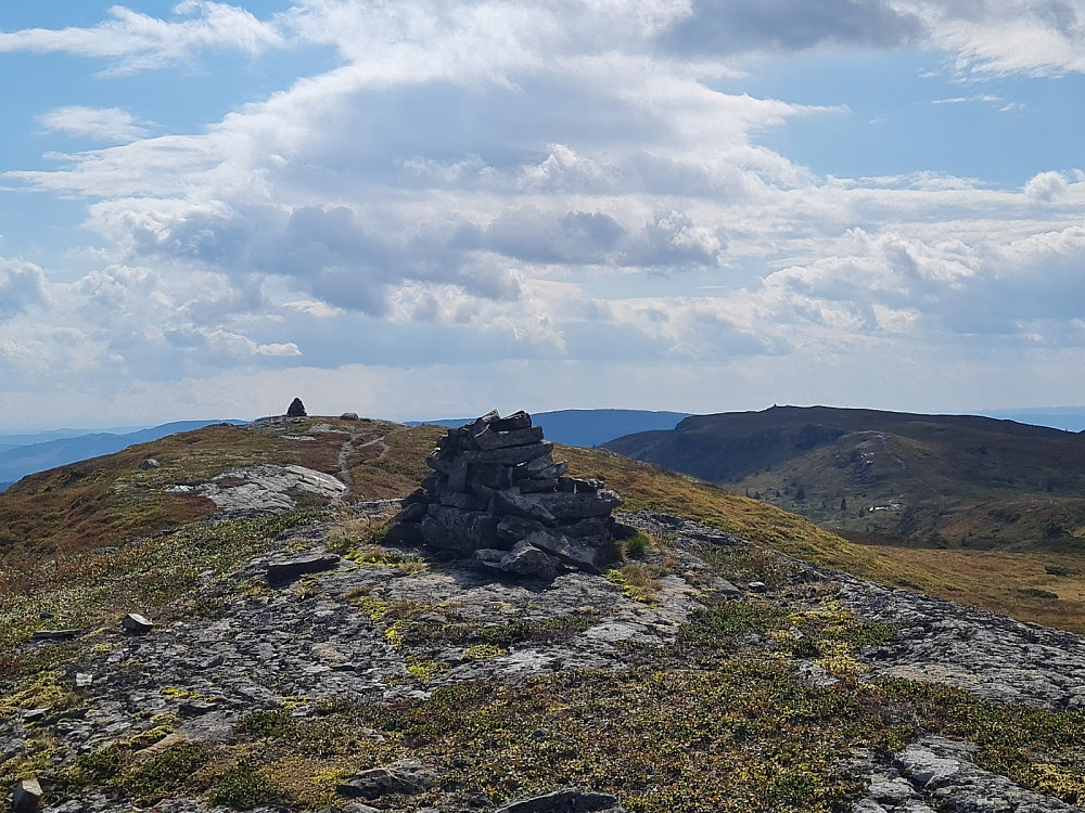 Hindalsfjellet, med Myssmørhelje og Prestkjerringa bak