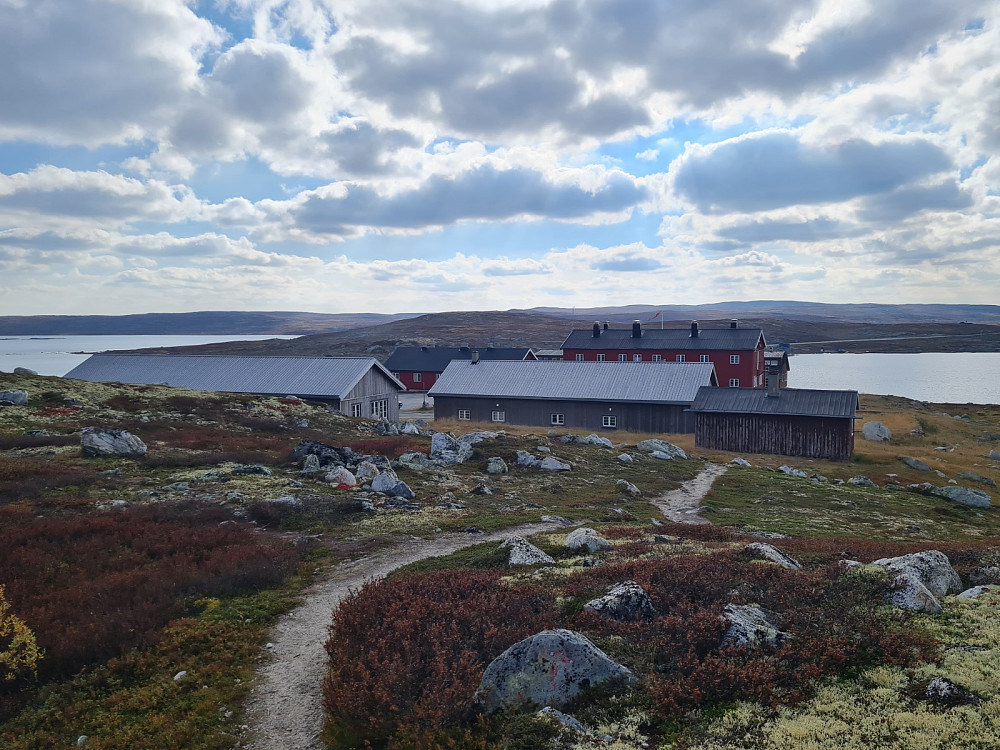 Fagerheim fjellstue
[[image:repelo_20240923_66f1bf9109e4a.jpg|Øklenuten, med et lite tjern mellom fortoppen og hovedtoppen