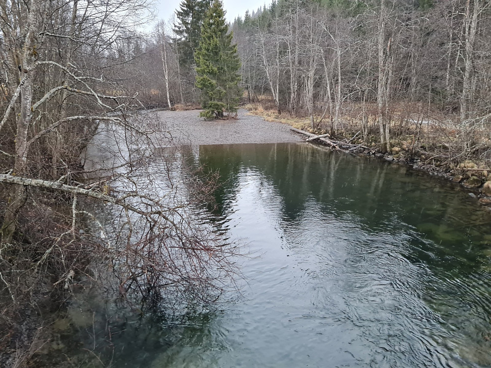 Iverslihølen, ved skibrua