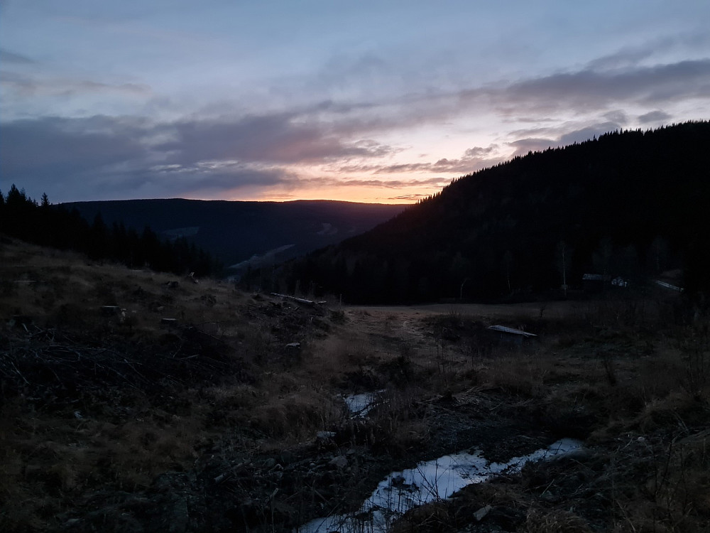Det ble mørkt innen jeg var tilbake ved bilen