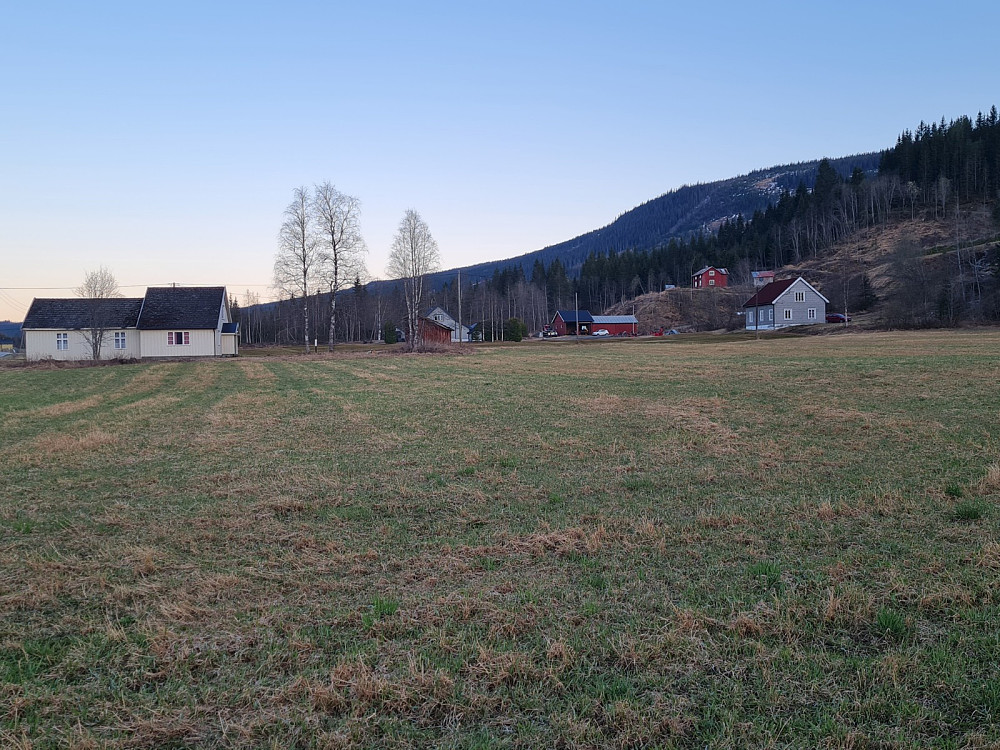 Auggedal bedehus, Nyheim, Redskapshus i Nygaardslien, Grundseth og Skogly