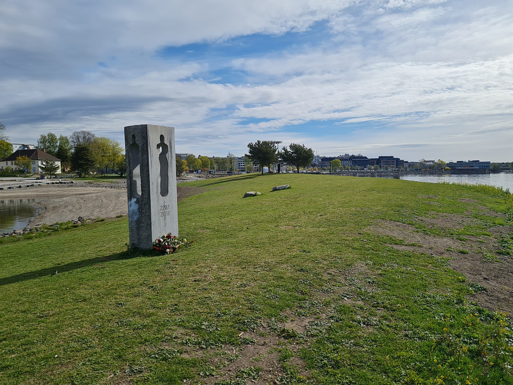 Monument på den lille øya ved Høyensalodden, kunne gå tørrskodd over dit nå
