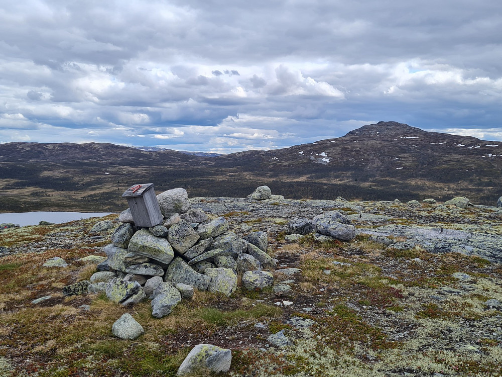 På Kjelbreidskampen, mot Djuptjernskampen