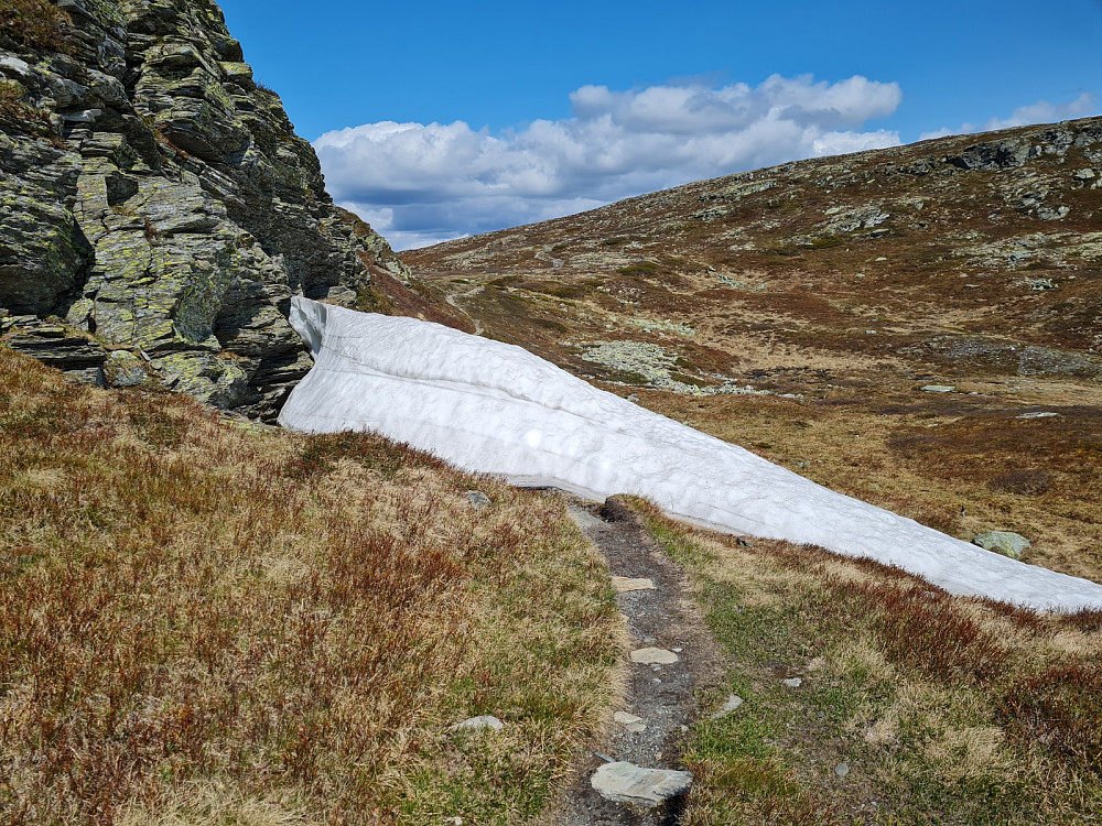 Snøskavl i råket mot Østre Bånsæterkampen