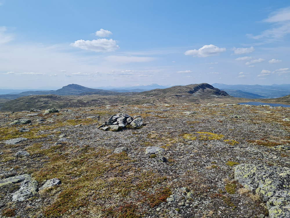 På Sørøstre Røssjøkollen,mot Djuptjernskampen og Vestre Røssjøkollen